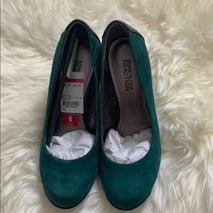 KENNETH COLE REACTION TEAL SUEDE PLATFORM HEEL